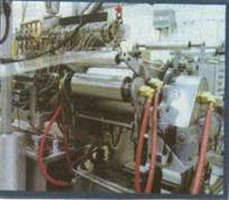 Roll to roll 機台.jpg
